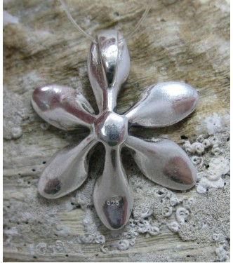 STYLISH STERLING SILVER PENDANT FLOWER SOLID 925 NEW